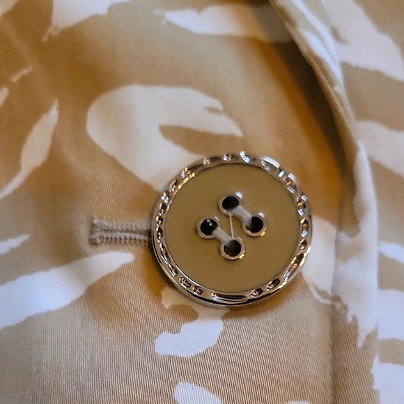 Susan Graver Tan and White Blazer with Abstract Pattern - Picture 3 of 6